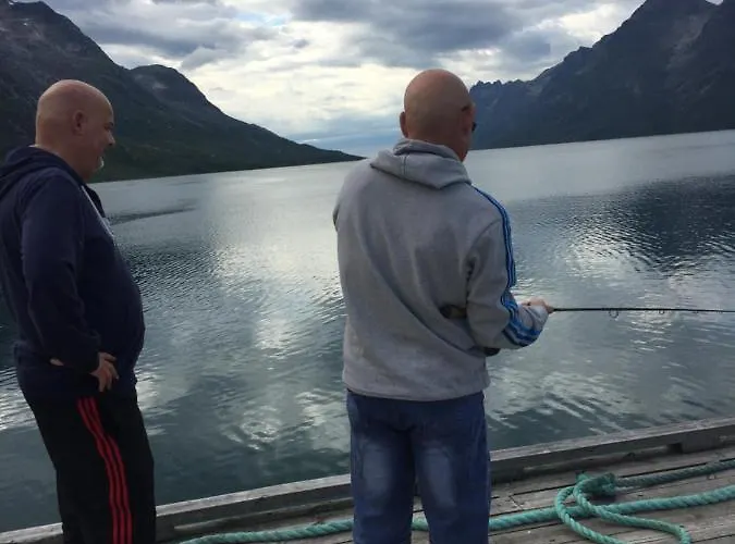 Hsh Free Parking For Non-smokers Only *